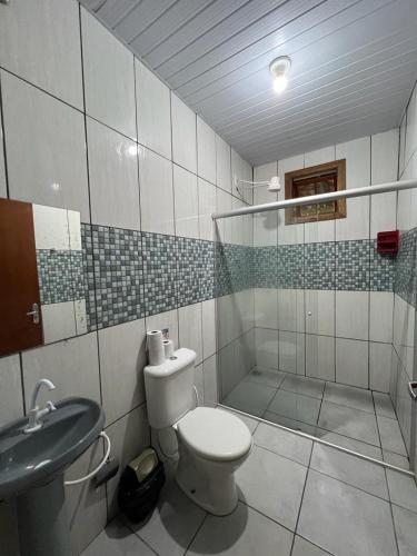 Bilik mandi di Pousada Rio Bonito