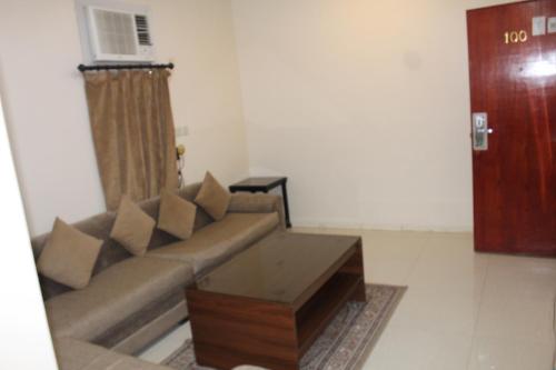 Гостиная зона в Al Massah Al Khalijiyah Furnished Units