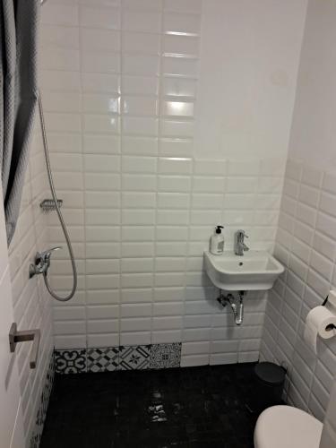 a white bathroom with a sink and a toilet at Magnifico Estudio Centro in Benalmádena