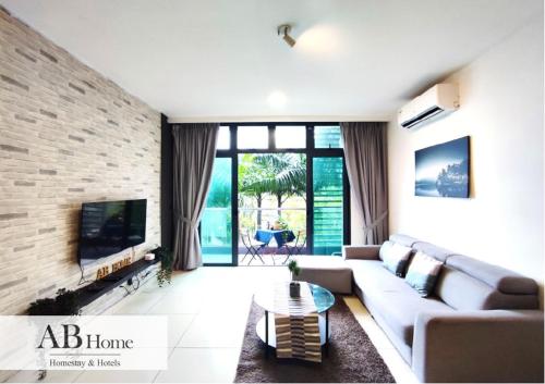 TV a/nebo společenská místnost v ubytování zzzABHOME "FOUNTAIN SUITE" #GreenHaven #JB