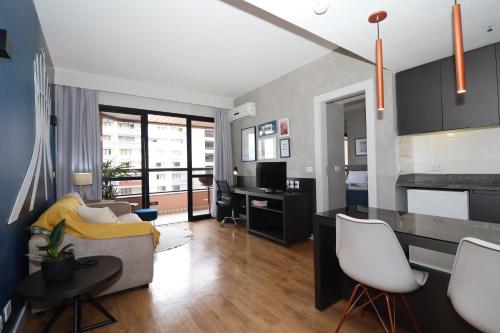 a living room with a couch and a table at Flat Centro de Brasilia in Brasilia