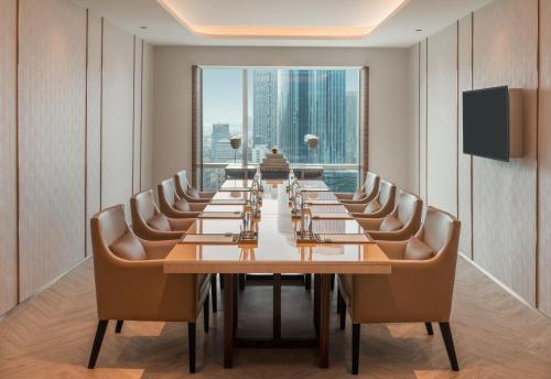 a large conference room with a long table and chairs at Le Meridien Bangkok in Bangkok