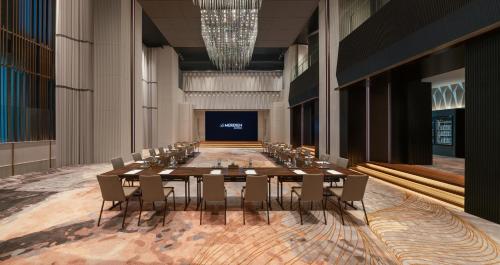 a large conference room with a long table and chairs at Le Meridien Bangkok in Bangkok