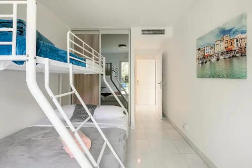 Rooftop pool, private garden, at the sand beach!