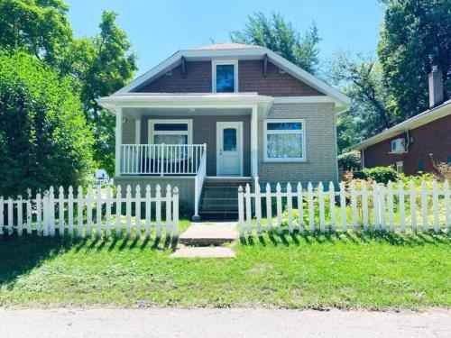 New & Cozy Niagara Getaway. 7 mins from the Falls