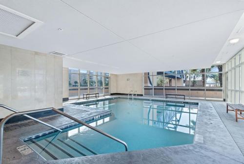 Crystal Tower Unit 1301 – Photos 3
