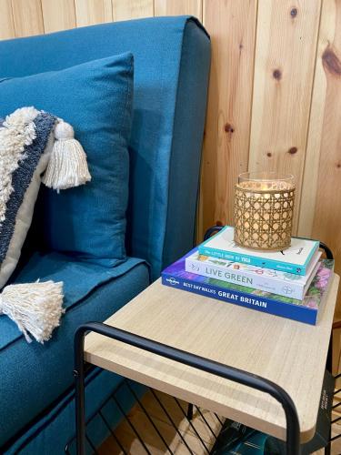 Ruang duduk di Lowgingerfield Shepherd Hut