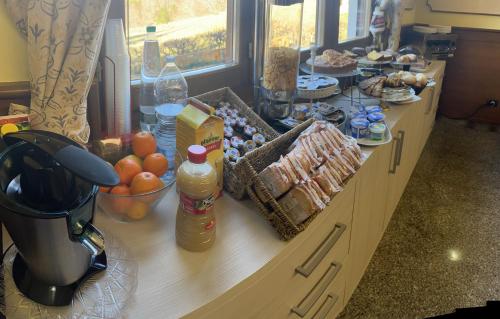 a kitchen counter with food and drinks on it at La Capannina in Roccaraso