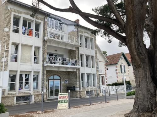 a building with a sale sign in front of it at Un cocon face à la plage in Saint-Trojan-les-Bains