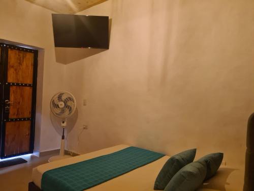 TV a/nebo společenská místnost v ubytování Hotel Alcázar Real