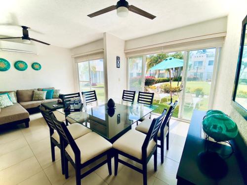 a dining room with a glass table and chairs at NUEVO EN BOOKING CASA TERRANIUM ACAPULCO DIAMANTE in Acapulco