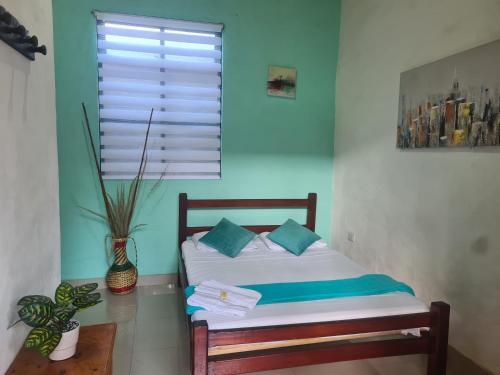 Postel nebo postele na pokoji v ubytování Hotel Alcázar Real