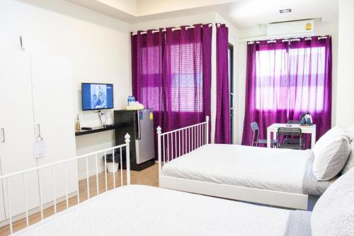 TV a/nebo společenská místnost v ubytování 26bed and coffee