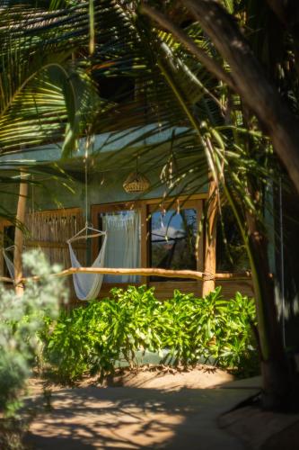 Ein Garten an der Unterkunft COCOS HOTEL