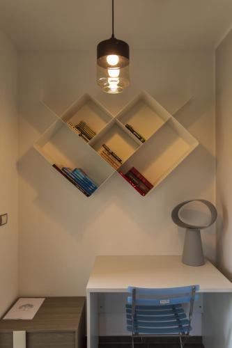 a room with a desk with a lamp and a chair at Luxury Villa Četiri Hrasta in Pićan