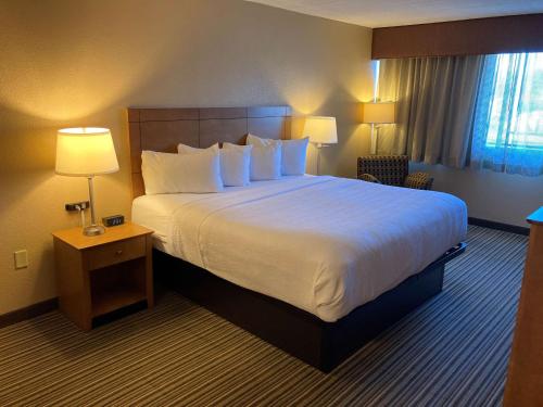 Cama o camas de una habitación en Best Western Plus Reading Inn & Suites