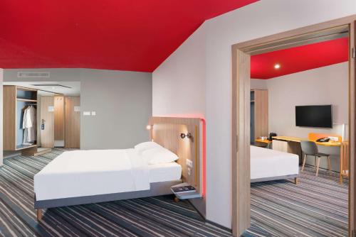 Ένα ή περισσότερα κρεβάτια σε δωμάτιο στο Park Inn by Radisson Zalakaros Hotel & Spa - All inclusive