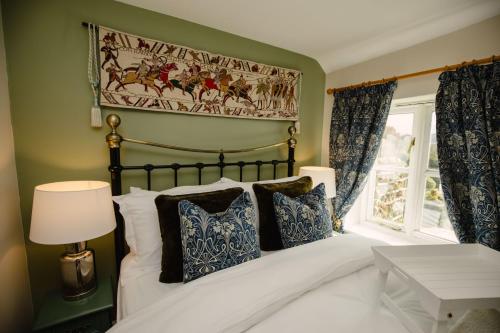 En eller flere senge i et værelse på Keepers Cottage - Rudge Farm Cottages