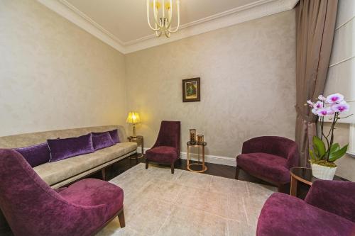Χώρος καθιστικού στο Meroddi Bağdatlıyan - 1892 Heritage Rooms by Galata Tower