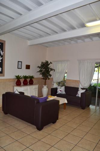 Coin salon dans l'établissement Dove's Nest Guest House