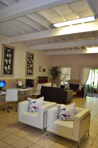 Coin salon dans l'établissement Dove's Nest Guest House