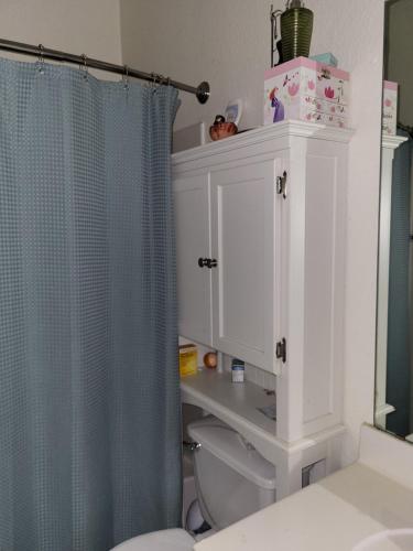 Room for one Cockrill – Photos 3