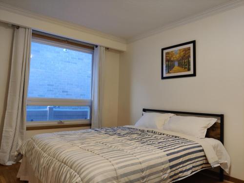 Private room in center of Richmond Hill