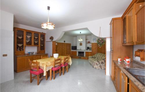 Stunning Apartment In Cessaniti With 2 Bedrooms