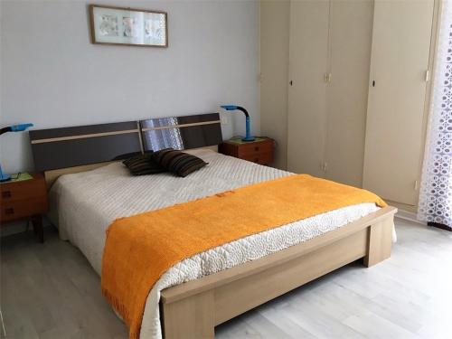 Posteľ alebo postele v izbe v ubytovaní Appartement F2 avec Terrasse, Parking et WiFi, Animaux Acceptés, proche Amélie-les-Bains. - FR-1-703-13