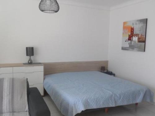 Posteľ alebo postele v izbe v ubytovaní Studio 4 couchages avec loggia, WIFI, proche centre et cures - Amélie-les-Bains - FR-1-703-57