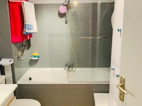 Kúpeľňa v ubytovaní Studio cosy avec terrasse - 2 pers - Amélie-les-Bains - FR-1-703-58