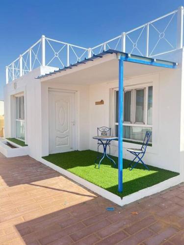 Ein Patio oder anderer Außenbereich in der Unterkunft افتار شالية avatar chalet