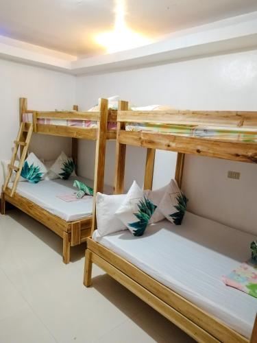 a room with two bunk beds in a hostel at Joyful Guest House in El Nido