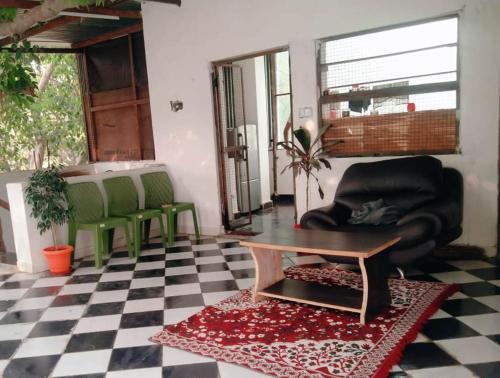 Un lugar para sentarse en Green Hub-Pool Villa with Nature