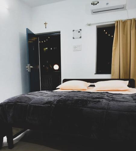 Ένα ή περισσότερα κρεβάτια σε δωμάτιο στο Cirilo's Guest House