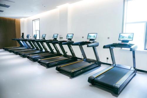 Fitness centrum a/nebo fitness zařízení v ubytování 潍坊富华大酒店a座