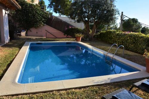 The swimming pool at or close to Villa Sitges Julia Vista Espectacular 2 k m s de la Playa Comoda & Area Tranquila Amplitud interior y plana