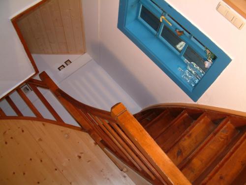 a wooden boat in a room with a window at Bachkeusche in Ossiach