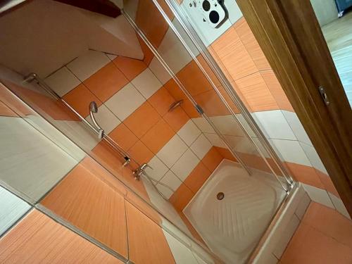a shower stall with a toilet in a bathroom at APARTMÁN MEZONET DONOVALY Plesnivec in Donovaly