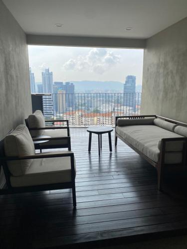 Posezení v ubytování Datum Jelatek Sky Residence KLCC SkyRing Linked to LRT and Mall