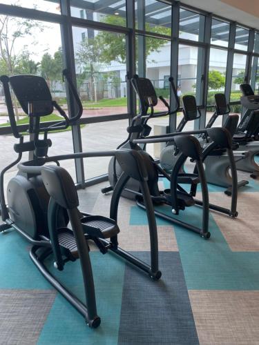 Fitness centrum a/nebo fitness zařízení v ubytování Datum Jelatek Sky Residence KLCC SkyRing Linked to LRT and Mall