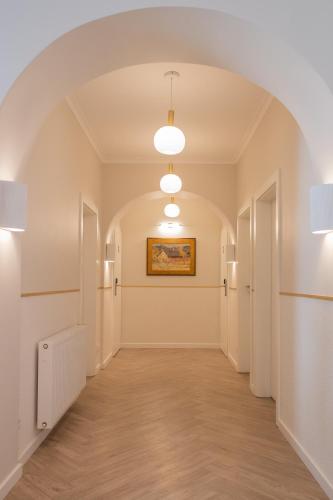 an empty hallway with white walls and a painting on the wall at Willa Zalesie in Krynica Zdrój