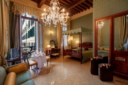 Gallery image of Hotel Al Ponte Dei Sospiri in Venice