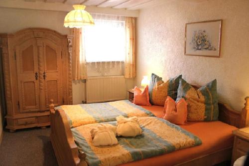 a bedroom with a bed with stuffed animals on it at Ferienwohnung Christa in Mauth