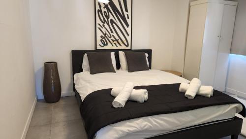 a bedroom with a large bed with four pillows at דירת גג WOW מול רוטשילד תל אביב in Tel Aviv
