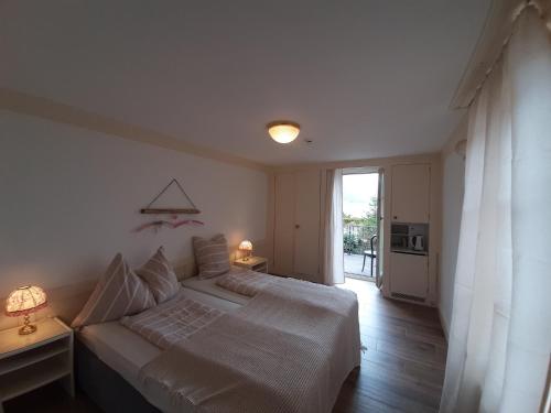 a bedroom with a large bed and a window at Lake Guest Haus in Därligen