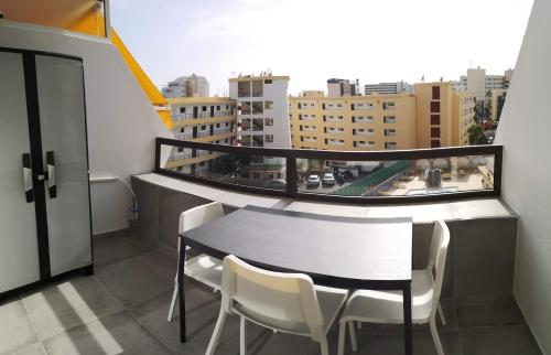 Top Studio in Las Arenas, 4 OG, seitlicher Meerblick, im Herzen von Playa del Ingles, Gran Canaria