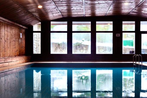 Bazén v ubytování Hotel Mirage nebo v jeho okolí