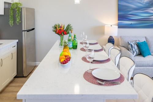 Η κουζίνα ή μικρή κουζίνα στο Fabulous Ocean & Diamond Head View with Free Parking!