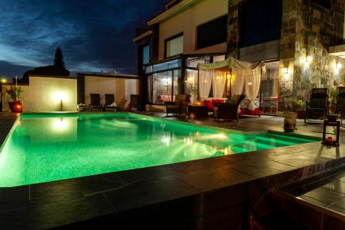 CHALET CON PISCINA PRIVADA EN MAZAGÓN, Palos de la ...